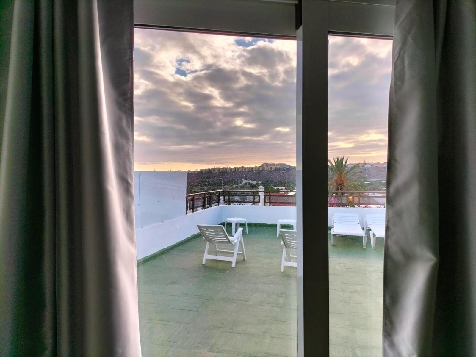 Vv Las Buganvillas Maspalomas - Cocina Y Habitaciones Con Banos Privados Esterno foto